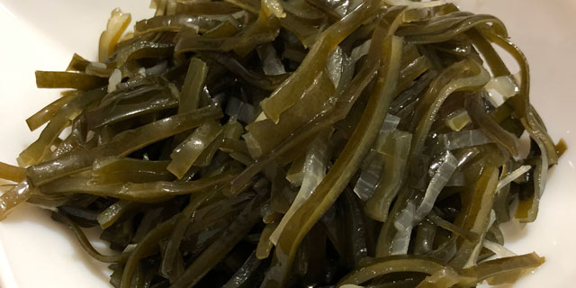 Салат из ламинарии (морской капусты))